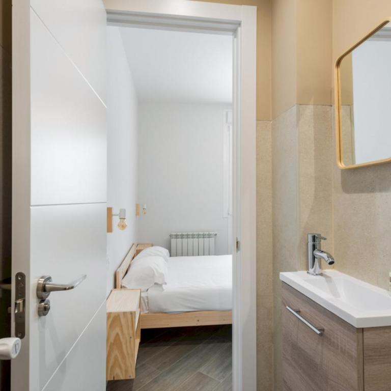 Centrally located bright -4Bedrooms 3Baths- Sol - Apartment - 16