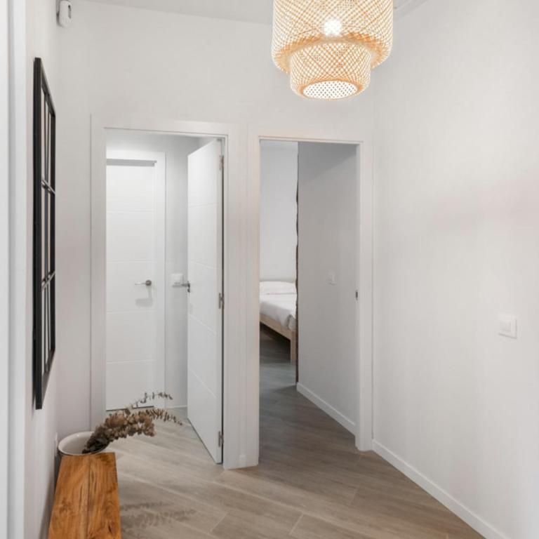Centrally located bright -4Bedrooms 3Baths- Sol - Apartment - 21