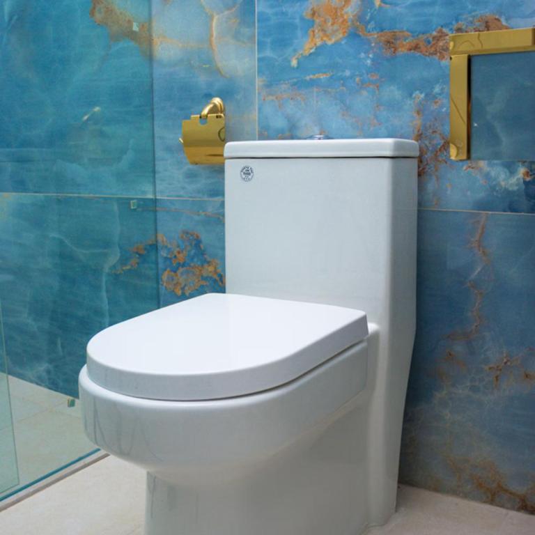 Luxurious Apt with Rooftop, BBQ, and Beach nearby - Three-Bedroom Apartment - 27