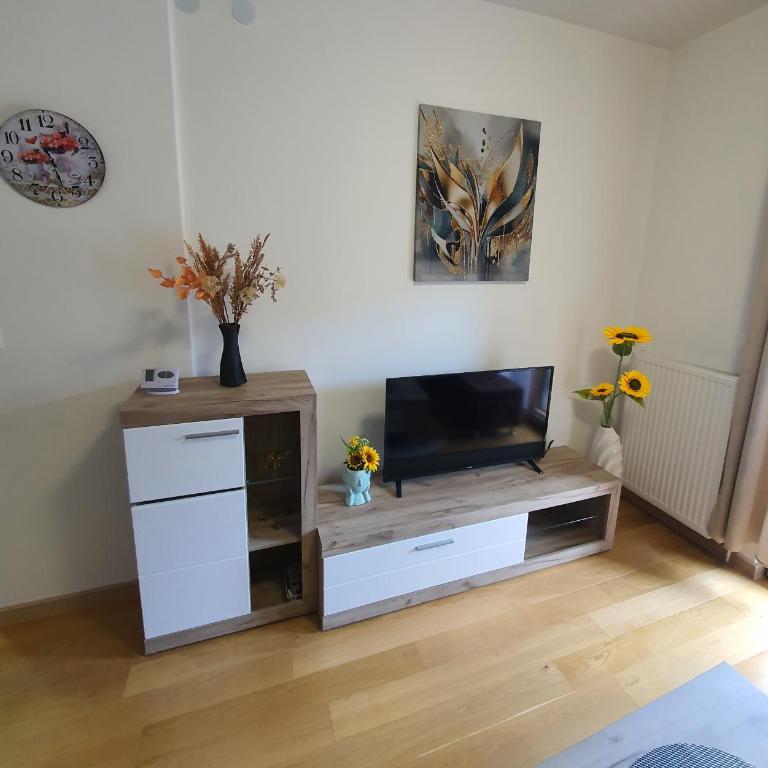 Family Lux Raj - One-Bedroom Apartment with Garden View - 9
