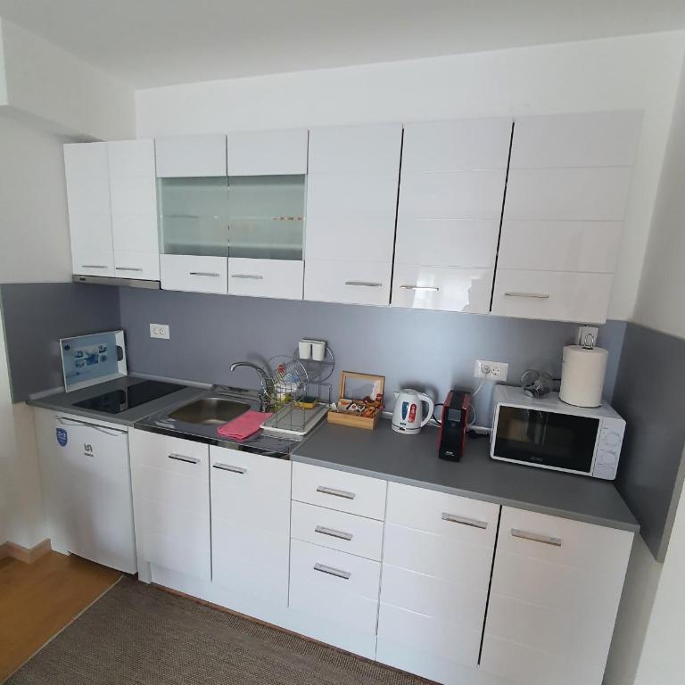 Family Lux Raj - One-Bedroom Apartment with Garden View - 23