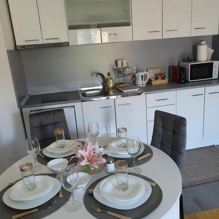 Family Lux Raj - One-Bedroom Apartment with Garden View - 25