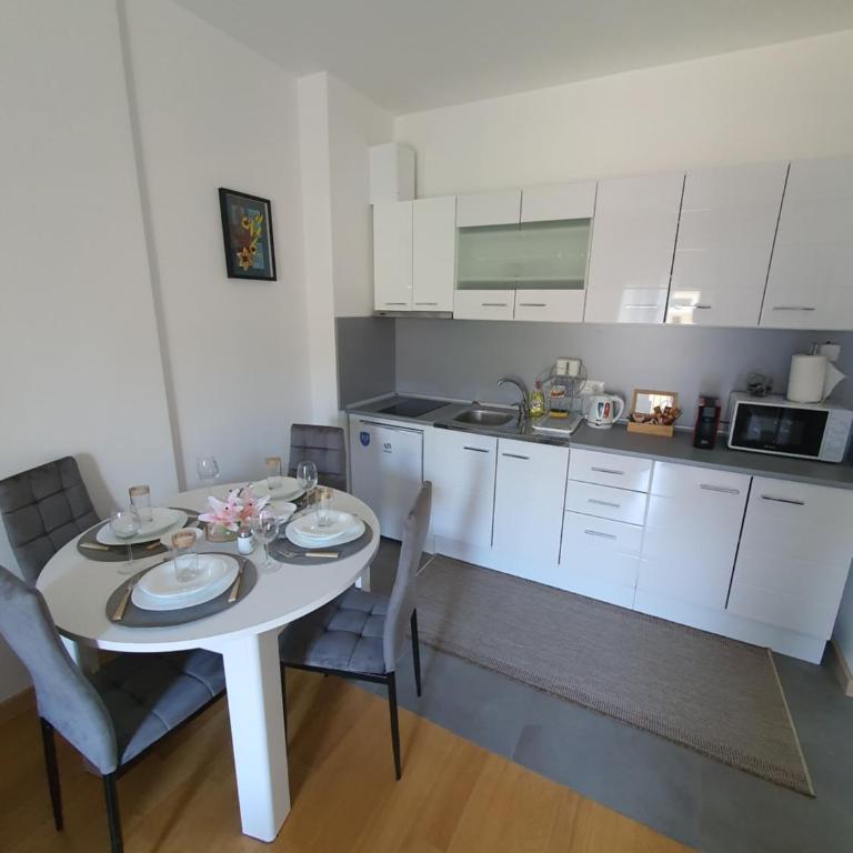 Family Lux Raj - One-Bedroom Apartment with Garden View - 31
