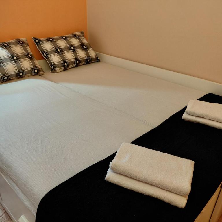 Black Cat Apartment - One-Bedroom Apartment - 1