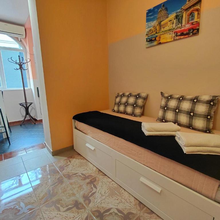 Black Cat Apartment - One-Bedroom Apartment - 25