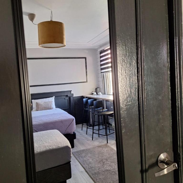 Hotel Asturias - Superior Triple Room - 4