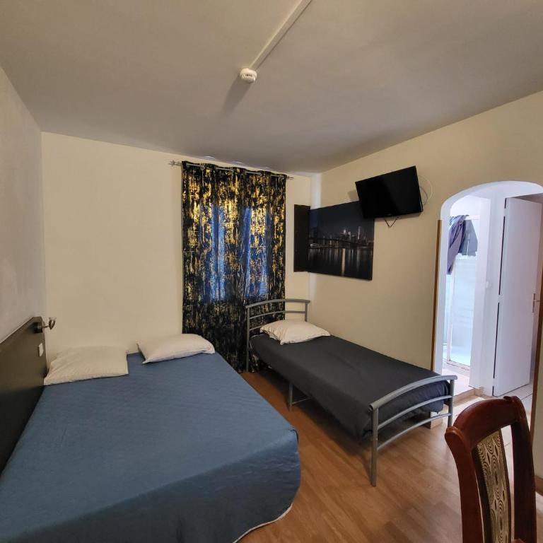 Hotel Les Rosiers - Chambre Familiale - Vue sur Jardin - 1