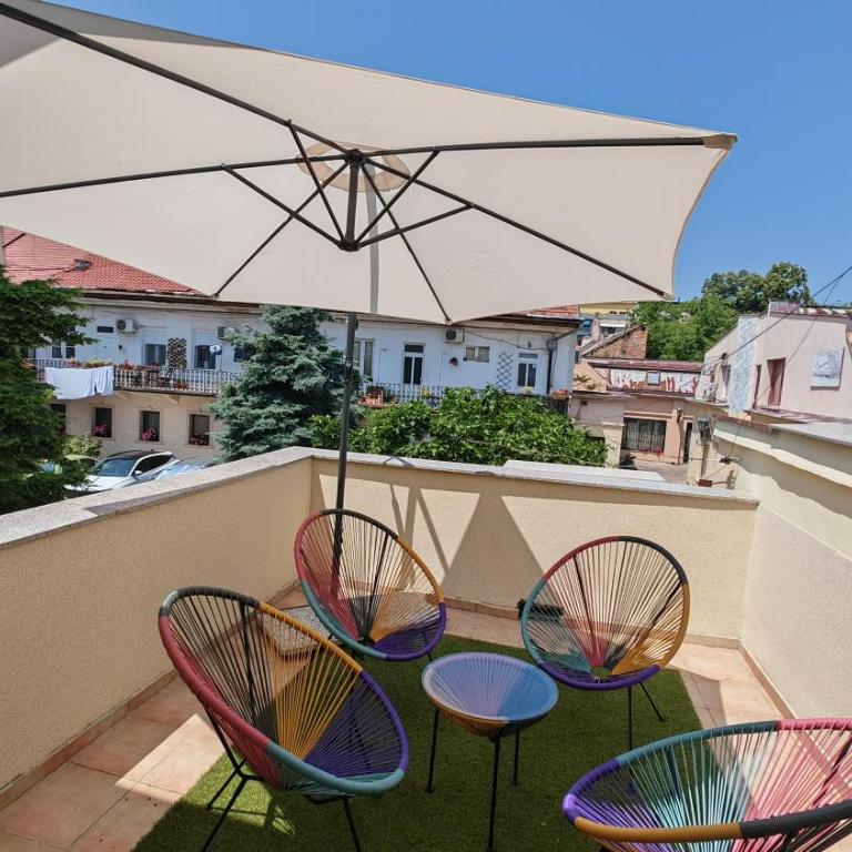 The Belfort Townhomes - Lux Salon - Two-Bedroom Apartment - 14