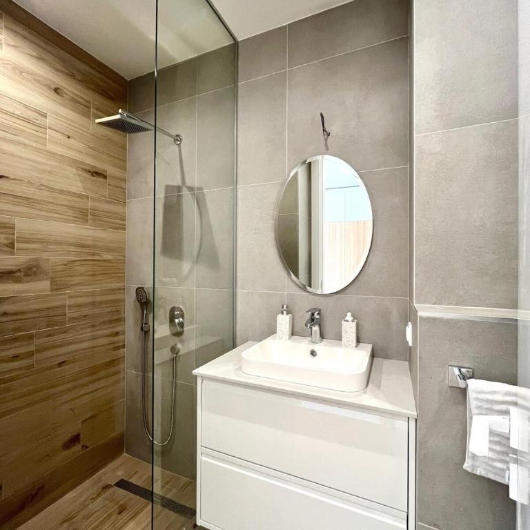Luxury apartment in the heart of Vračar - Two-Bedroom Apartment with Balcony - 9
