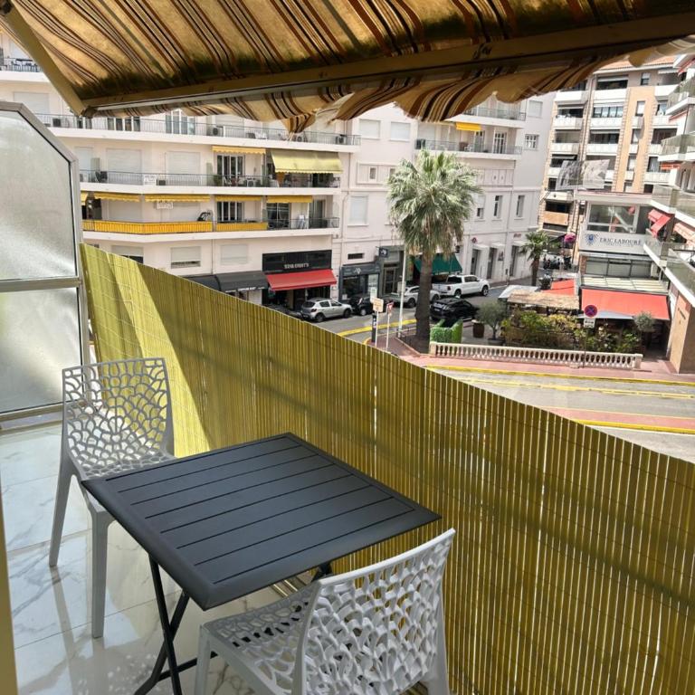 Normandy - Apartment mit 1 Schlafzimmer, Balkon und Stadtblick - 13