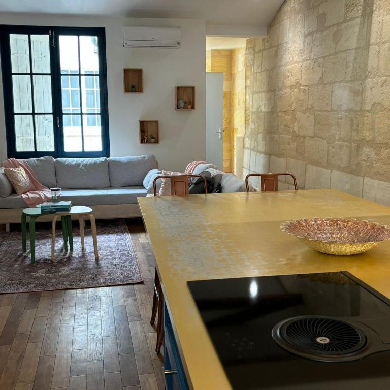 Grand appartement climatisé en plein centre de Bordeaux Place Fernand Lafargue - Three-Bedroom Apartment - High Floor - 5