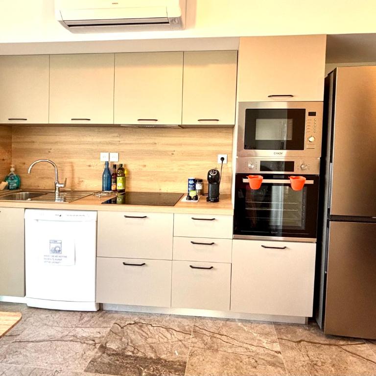 High-end, direct access to beach,Terrasse,Parking free - Appartement 2 Chambres - 13