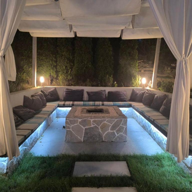 Rent Your Family Retreat in Novi Sad - Vila sa Sopstvenim Bazenom - 17