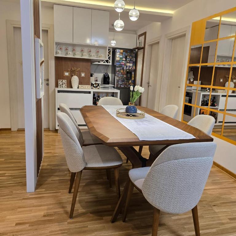 Sun lux - Two-Bedroom Apartment - 11