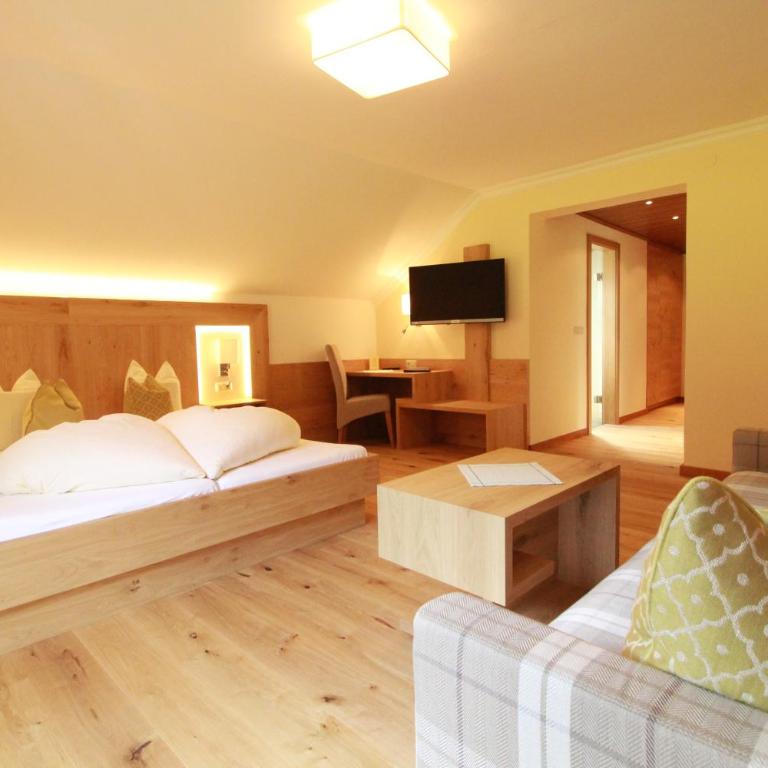 Landhotel Hochlackenhof - Deluxe Double Room - 6