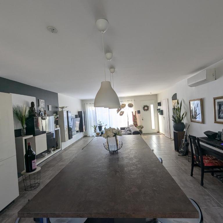 La Maison du Soleil & du Calme Centre-ville à Pied Parking Privé à Nîmes ! - Villa 2 Chambres - 4