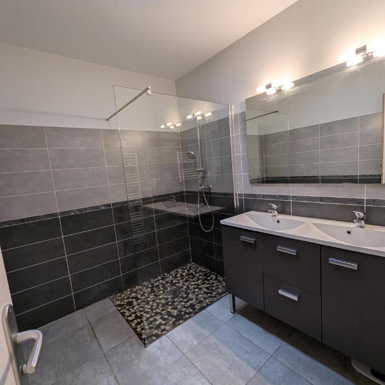 La Maison du Soleil & du Calme Centre-ville à Pied Parking Privé à Nîmes ! - Villa 2 Chambres - 6