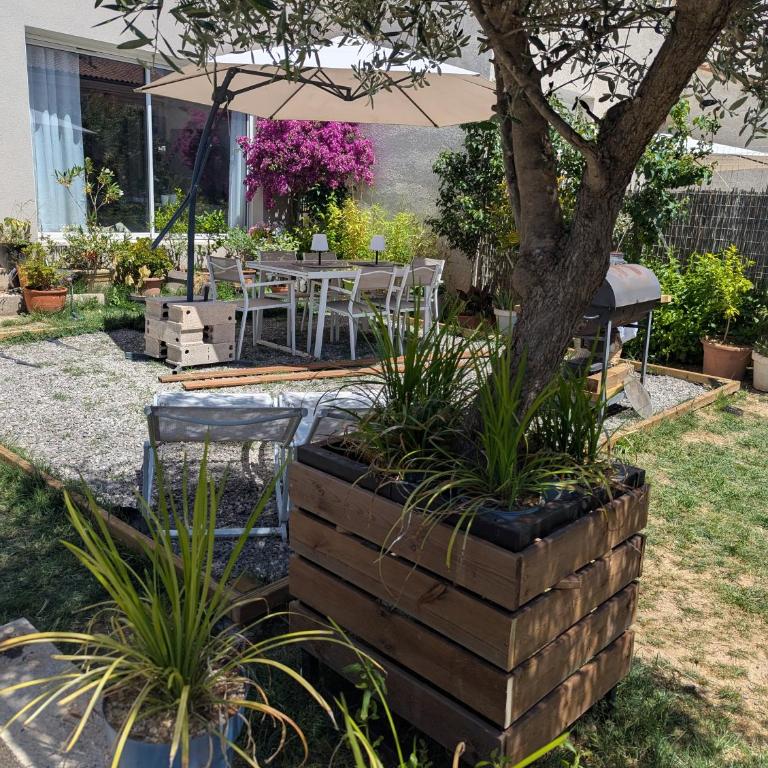La Maison du Soleil & du Calme Centre-ville à Pied Parking Privé à Nîmes ! - Villa 2 Chambres - 8