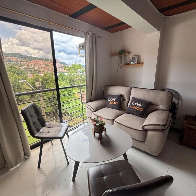 Apartamento Vista Bella en la mitad de Medellin - Two-Bedroom Apartment - 1