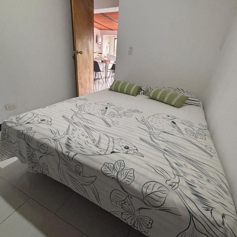 Apartamento Vista Bella en la mitad de Medellin - Two-Bedroom Apartment - 10