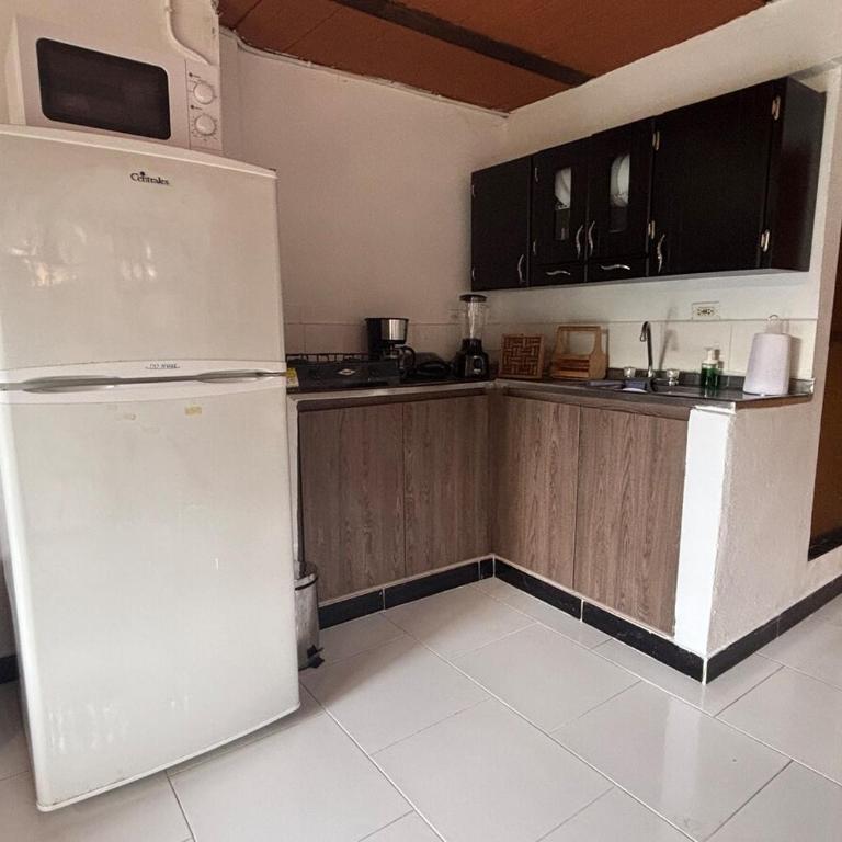 Apartamento Vista Bella en la mitad de Medellin - Two-Bedroom Apartment - 16