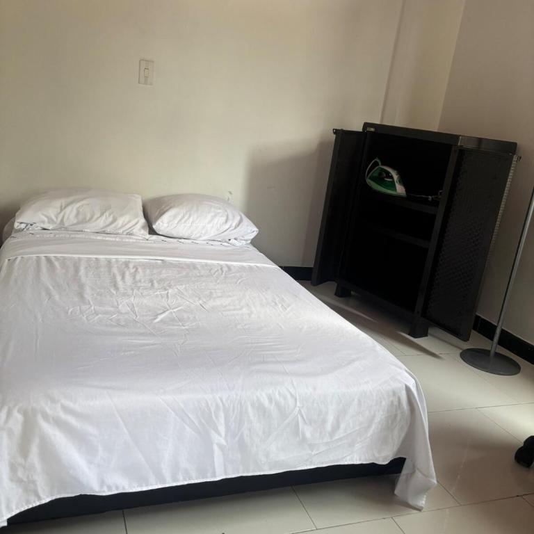 Apartamento Vista Bella en la mitad de Medellin - Two-Bedroom Apartment - 17