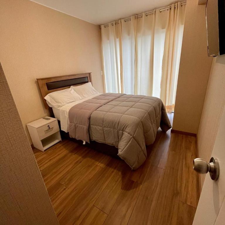 Depa en Av Javier Prado frente a San isi - One-Bedroom Apartment - 7