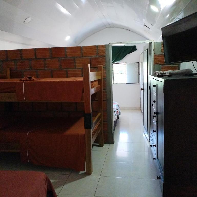 Casa lowcost relajación total! - Habitación Familiar - 1