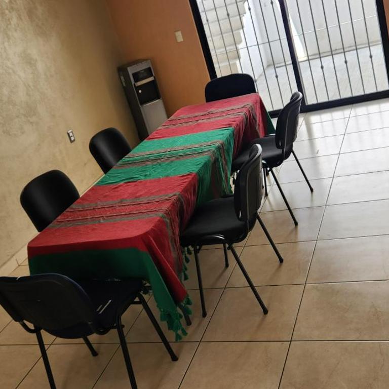 Casa amplia cerca del centro - Casa de 2 dormitorios - 85