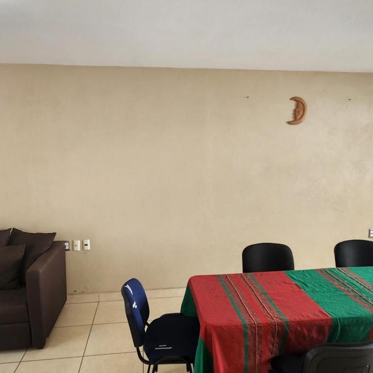 Casa amplia cerca del centro - Casa de 2 dormitorios - 79