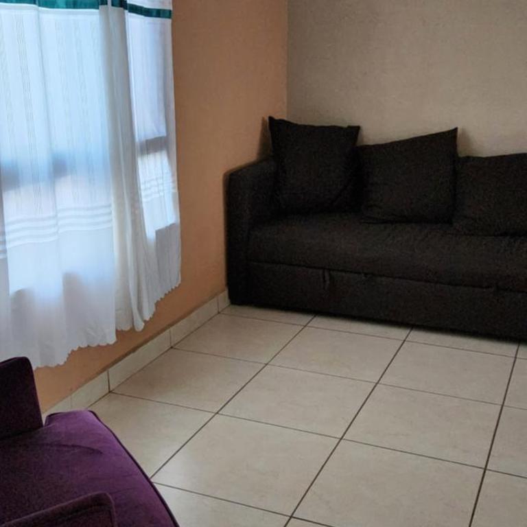 Casa amplia cerca del centro - Casa de 2 dormitorios - 71