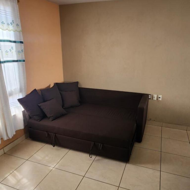 Casa amplia cerca del centro - Casa de 2 dormitorios - 72