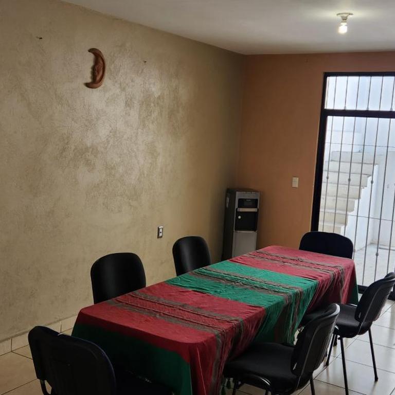 Casa amplia cerca del centro - Casa de 2 dormitorios - 87