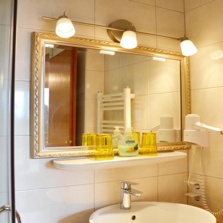 Pension Krakolinig - Doppelzimmer mit Balkon und Seeblick - 5