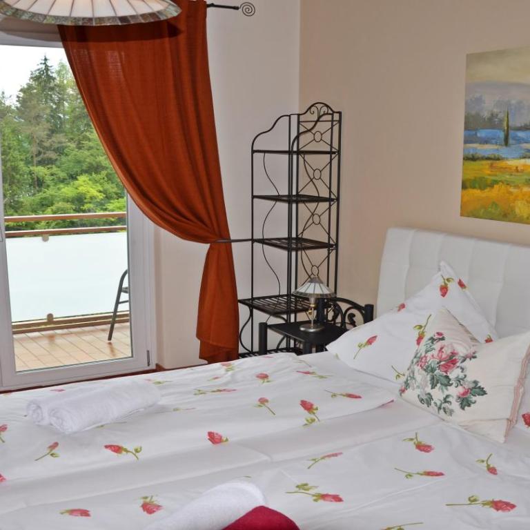 Pension Krakolinig - Doppelzimmer mit Balkon und Seeblick - 7