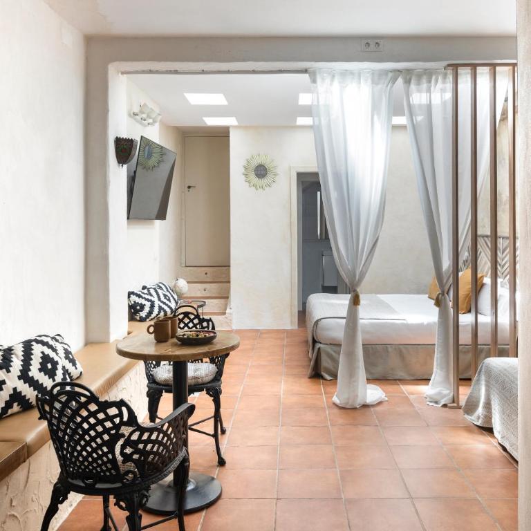Rainbow Sitges - Habitación Familiar con baño privado - 4