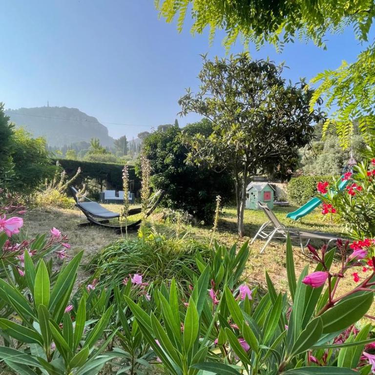 Large private garden, quiet 2-bedroom apartment, air conditioning, wifi, parking - Appartement - 34