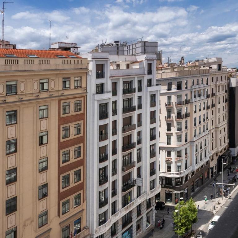 Catalonia Plaza España Hotel & Spa - Habitación Doble con vistas a la Gran Vía - 1 o 2 camas - 2