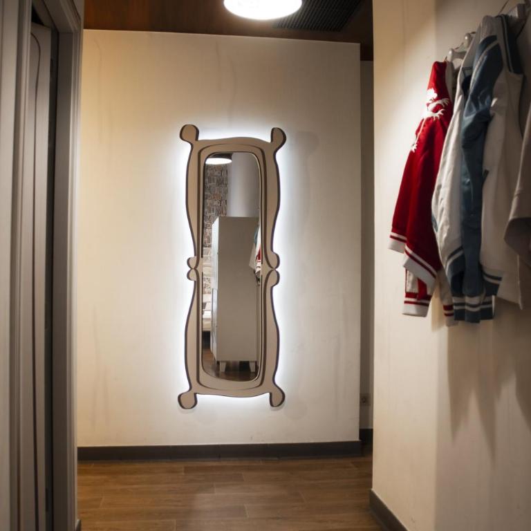 Room Chueca - Cama en habitación compartida femenina de 6 camas con baño privado - 6