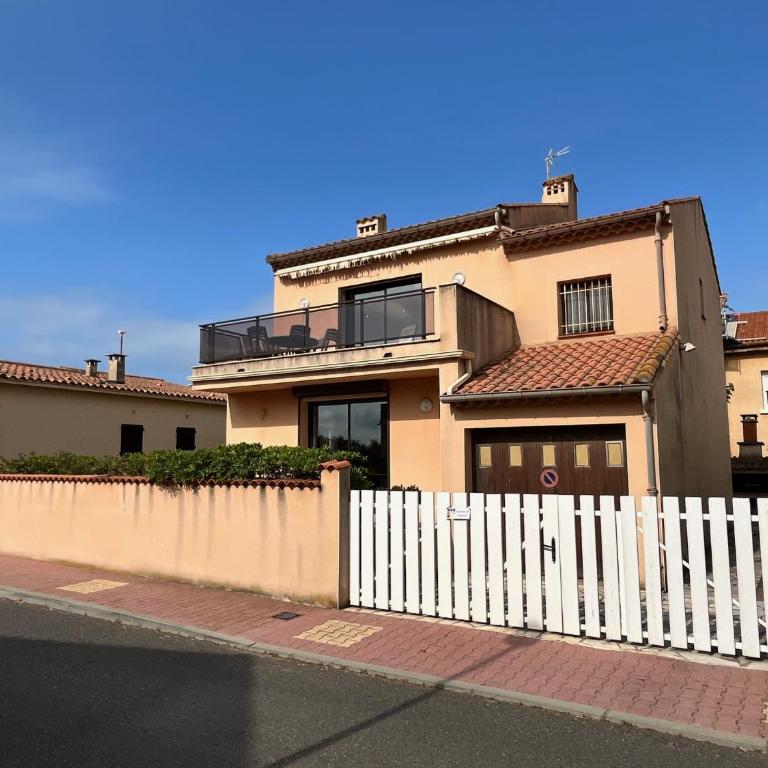 VUE MER Maison individuelle 30 m de la plage 4 chambres 10 couchages jardin parking LXRM26 - Maison 4 Chambres - 1