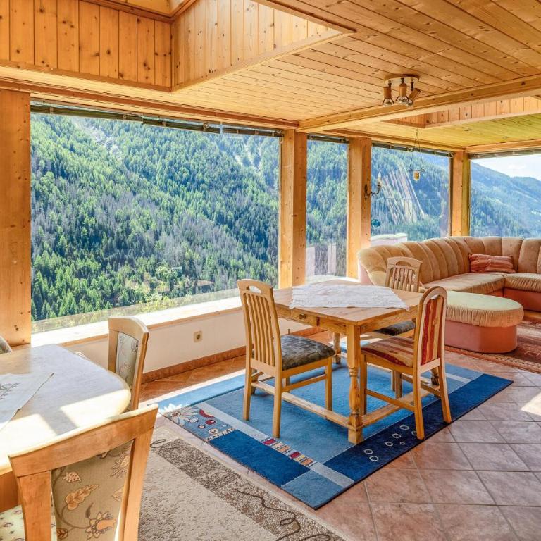 Ferienwohnung Bergaussicht - Apartment mit 3 Schlafzimmern und Balkon - 2