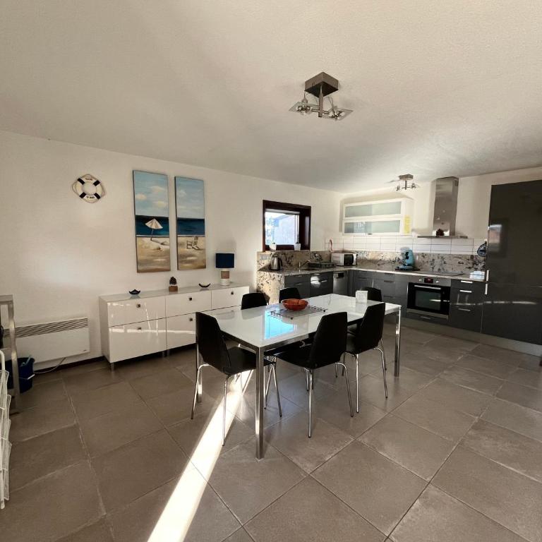 Belle villa d'angle spacieuse semi climatisée, de tout confort dans domaine PORTES DU SOLEIL, ACCES PISCINES PAYANT EN SUPPL - 3 chambres, 6 couchages, wifi, 400m de la mer LRPDSJ7 - Casa de 3 dormitorios - 3