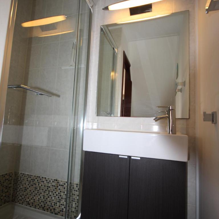 Belle villa d'angle spacieuse semi climatisée, de tout confort dans domaine PORTES DU SOLEIL, ACCES PISCINES PAYANT EN SUPPL - 3 chambres, 6 couchages, wifi, 400m de la mer LRPDSJ7 - Casa de 3 dormitorios - 12