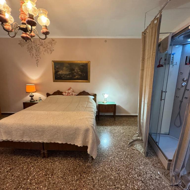 Ritz Venice Guest House Lionsclass - Camera Familiare con Doccia - 7