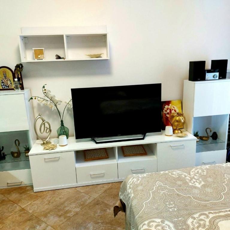 Budva City Lux - One-Bedroom Apartment - 6