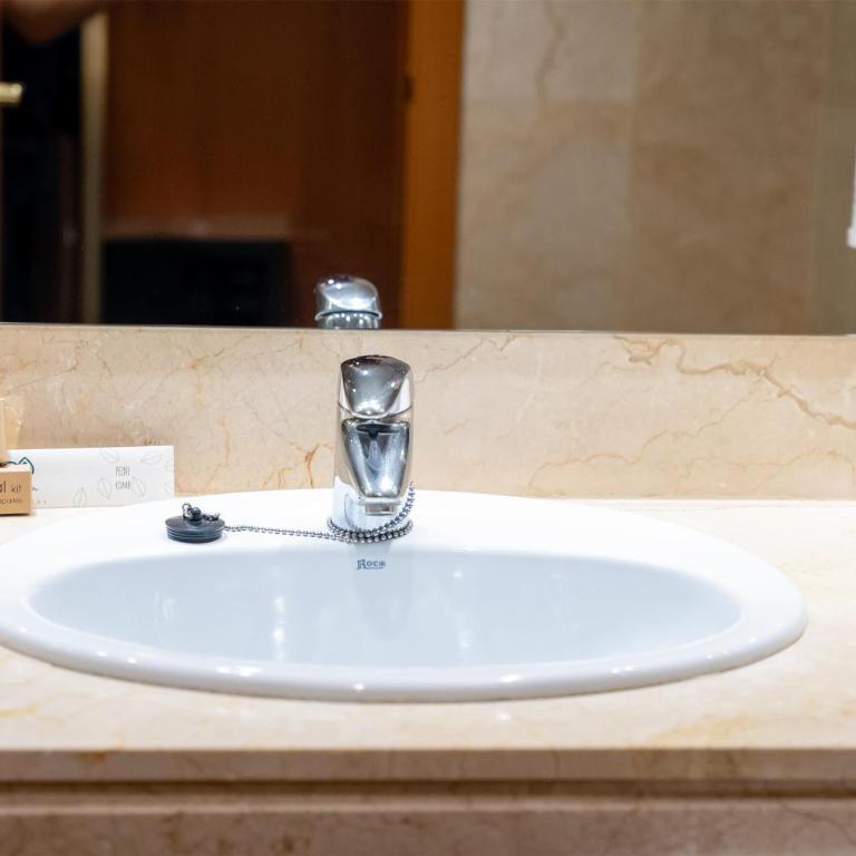 Best Western Premier CMC Girona - Habitación Triple Estándar - 2