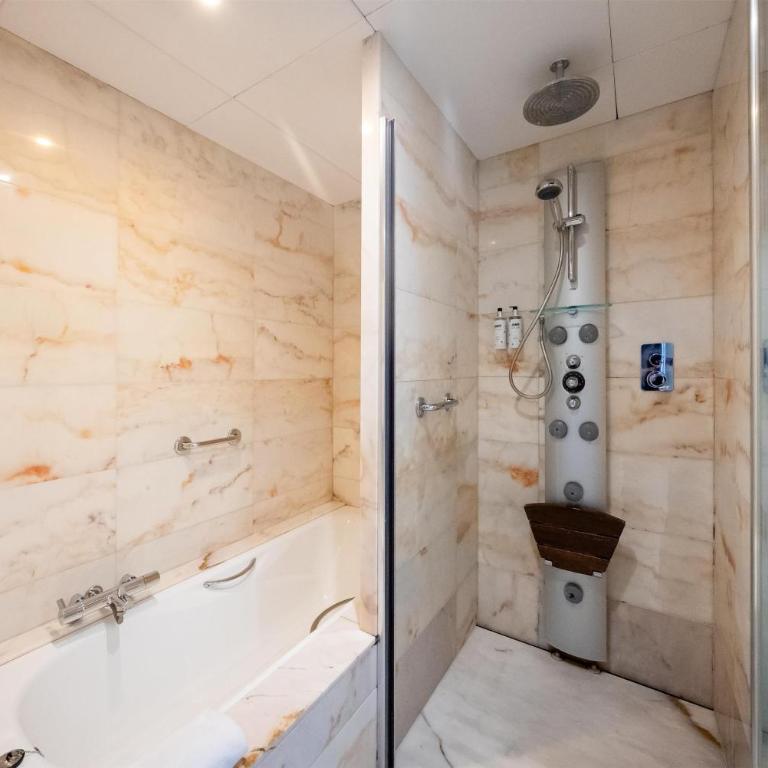 Best Western Premier CMC Girona - Suite Junior Executive - 1