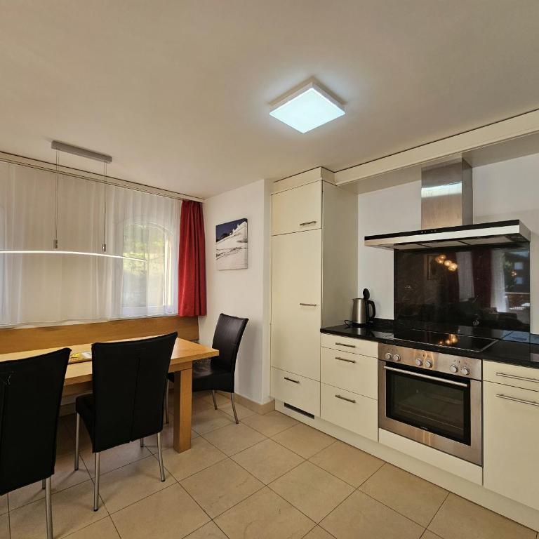 Evelyne - Apartment mit Blick auf die Berge - 2