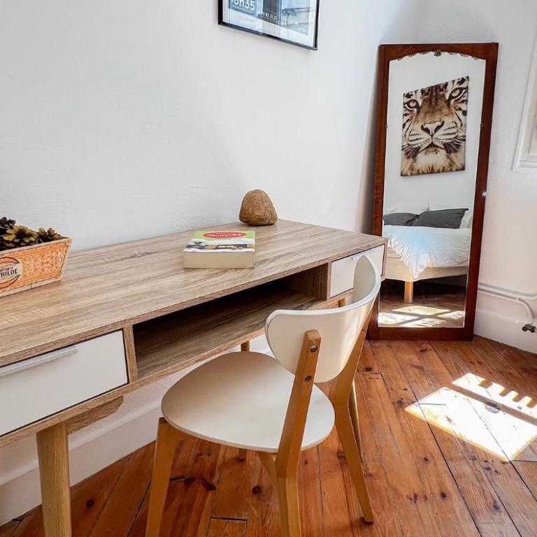 Hypercenter - At the foot of the Palais des Papes - Two-Bedroom Apartment - 14