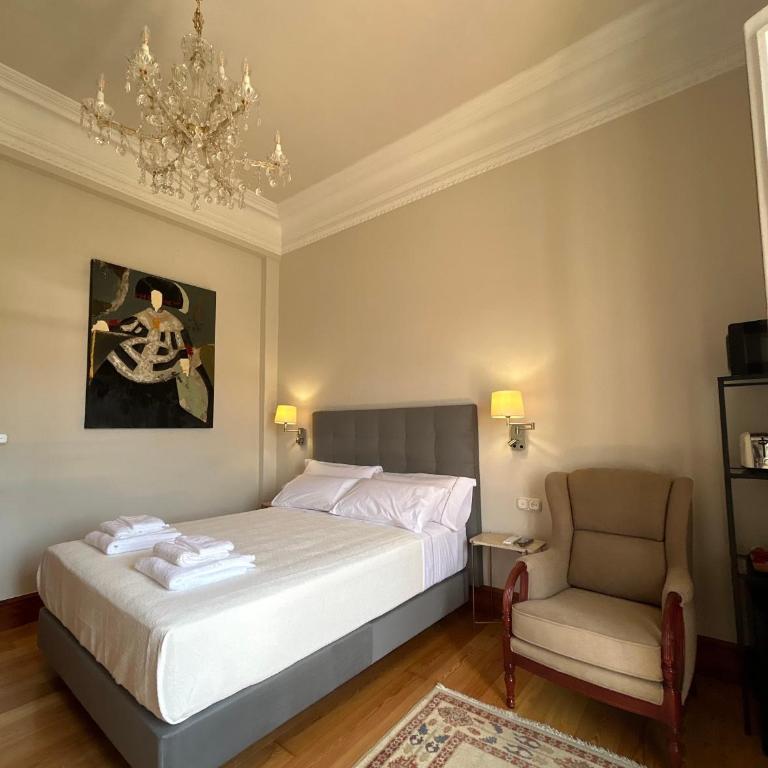 Guggenhome Bilbao - Deluxe Double Room with Balcony Guggenheim Views - 4